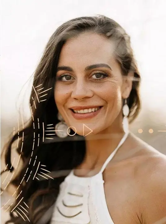 Intuitionsexpertin Jacqueline Le Saunier in weissem Top