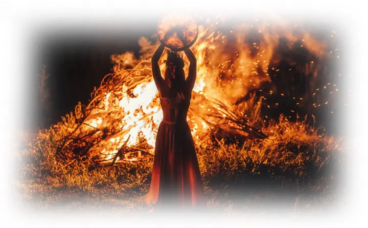 Intuitive Leaderin der neuen Zeit Fernausbildung: Frau vor Feuer